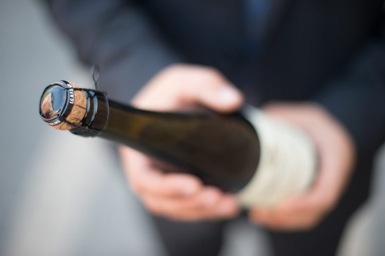 Comment sabrer une bouteille de champagne